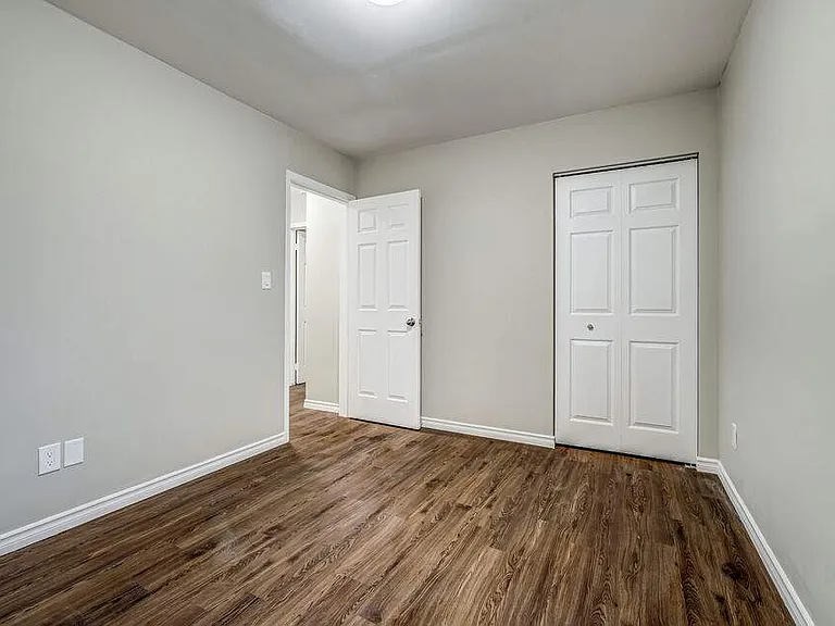 1054 Brock St — Photo 7