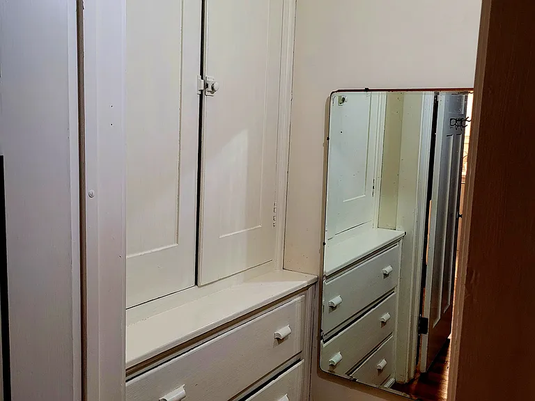 Linen closet, lots of storage