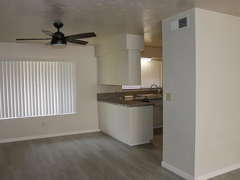 617 W Granger Ave #27 — Photo 8