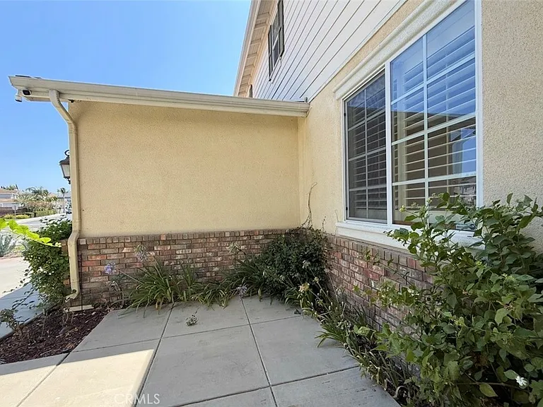 8359 Fiske Dr — Photo 2