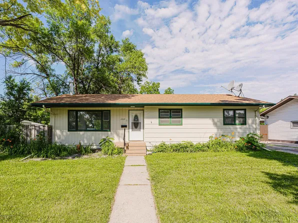 1909 14th St S, Fargo, ND 58103