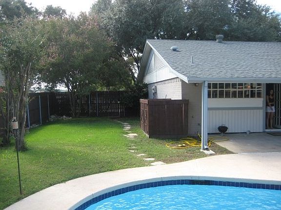 2nd image of 1909 Paxton Dr