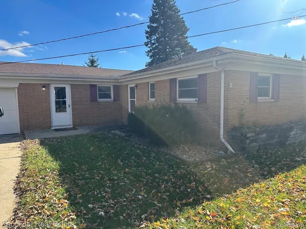 5030 Kenora Dr, Saginaw, MI 48604