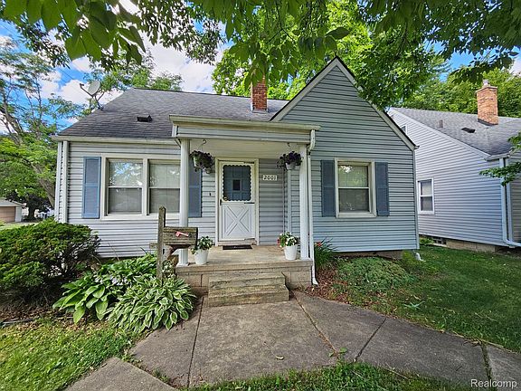 2nd image of 2001 Dallas Ave