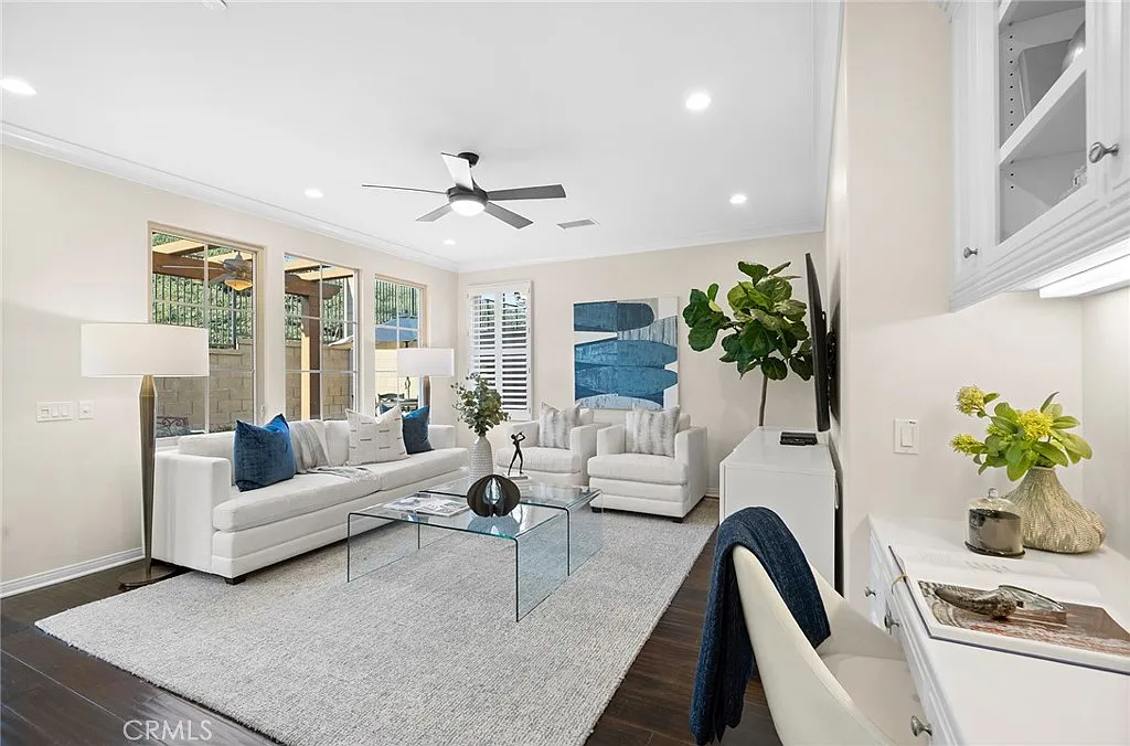 3 bed, 2.5 bath, 1713 sqft, $5,995 — Photo 4