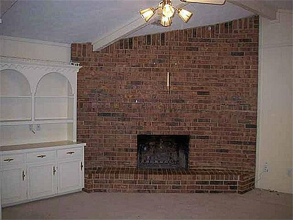 4th image of 2103 Columbia Dr