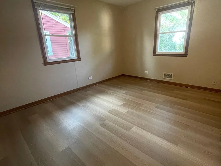 1580 James Dr — Photo 5