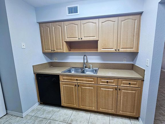 4th image of 2812 NW 55th Avenue #1a