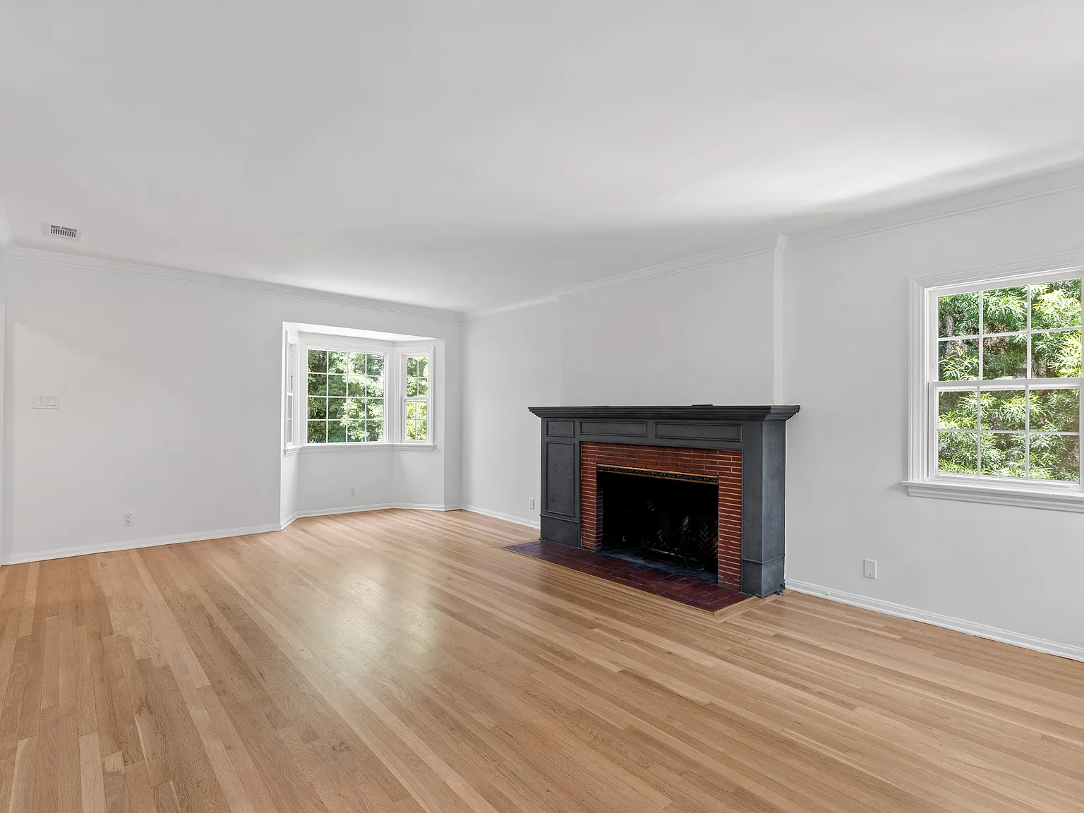 3 bed, 1800 sqft, $5,195 — Photo 3