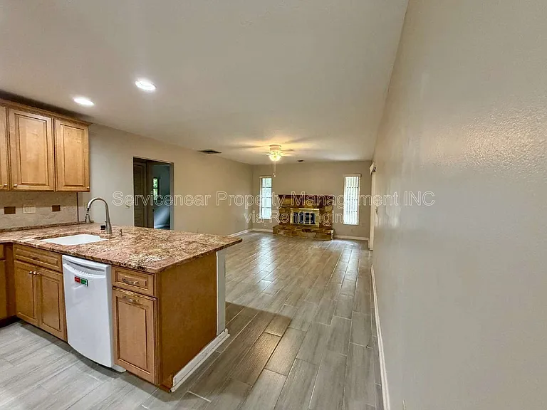 423 Whispering Oaks Ct — Photo 35
