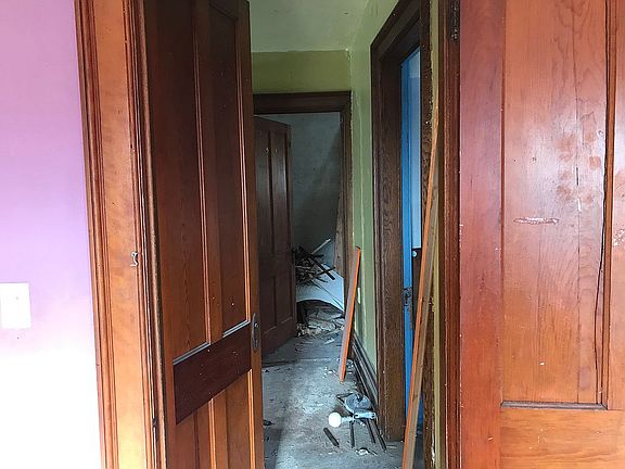 4th image of 111 Broadhead Ave