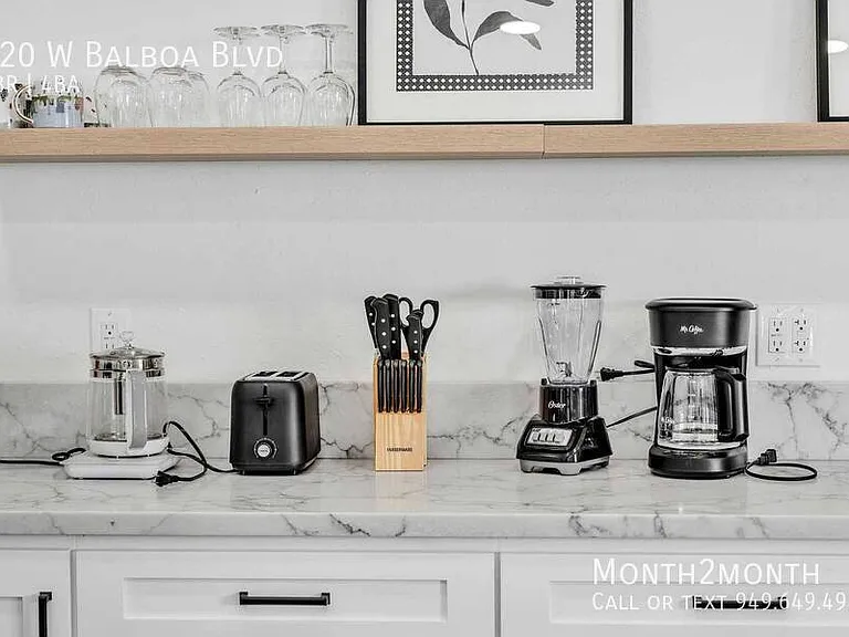 920 W Balboa Blvd — Photo 17