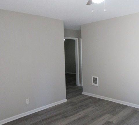 4th image of 784 Terminal Ct #1