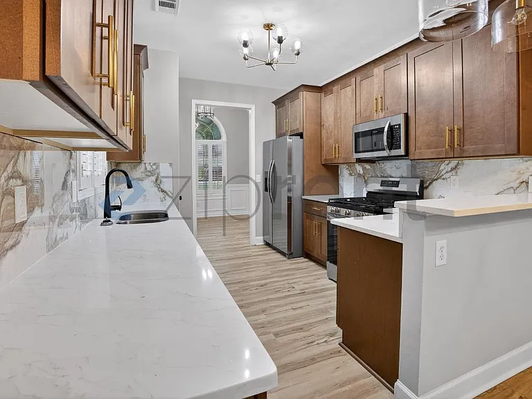 4584 Garden City Dr — Photo 13