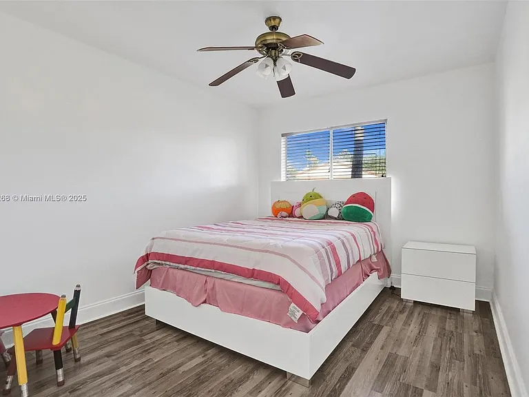 1233 Hampton Blvd — Photo 12