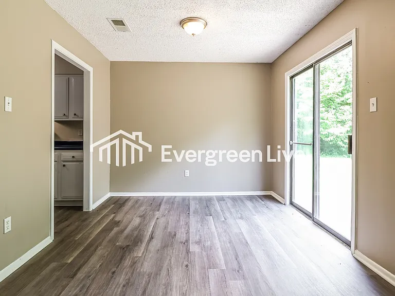 4304 Lady Slipper Ln — Photo 4