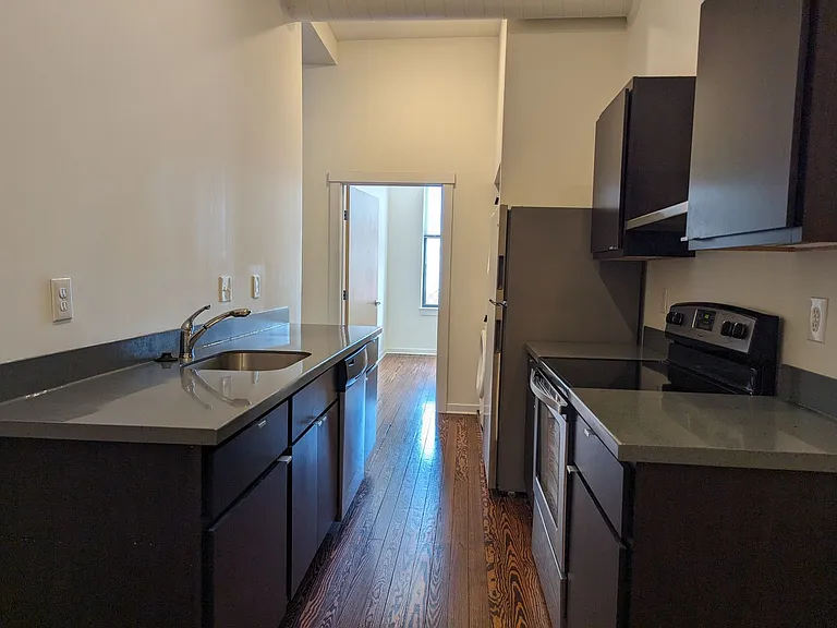 1208 Main St — Photo 5