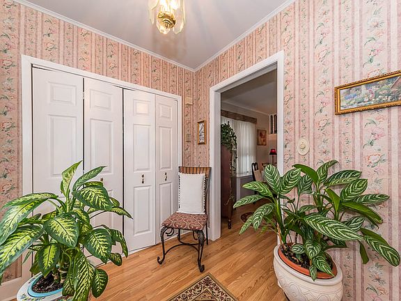 4th image of 13 Hewitt Ave