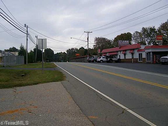 3rd image of 4207 Summit Ave