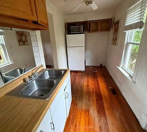 2nd image of 809 Dover Ave