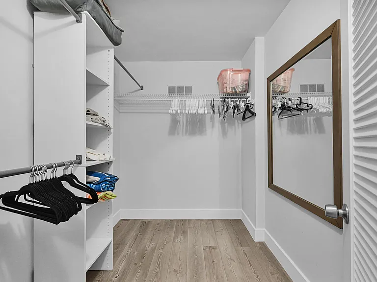 400 SE 10th St #303 — Photo 13