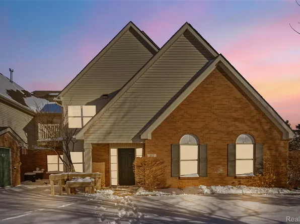 312 Brookfield Dr, Westland, MI 48185