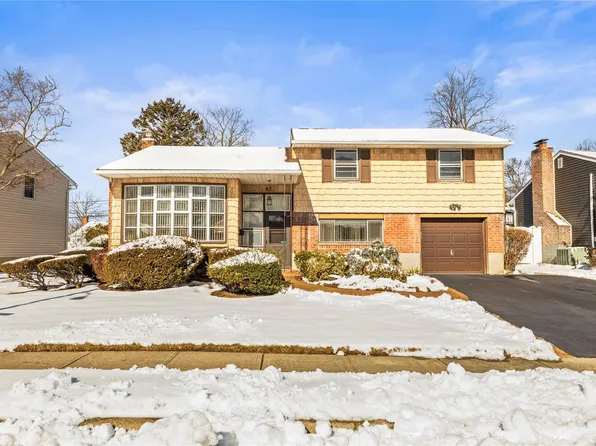 87 Country Drive, Plainview, NY 11803