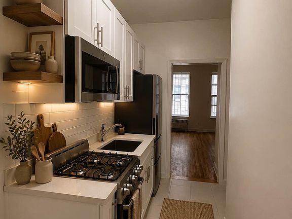 4th image of 117 Christopher St APT 6
