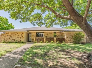 1922 Kensington Dr, Carrollton, TX 75007