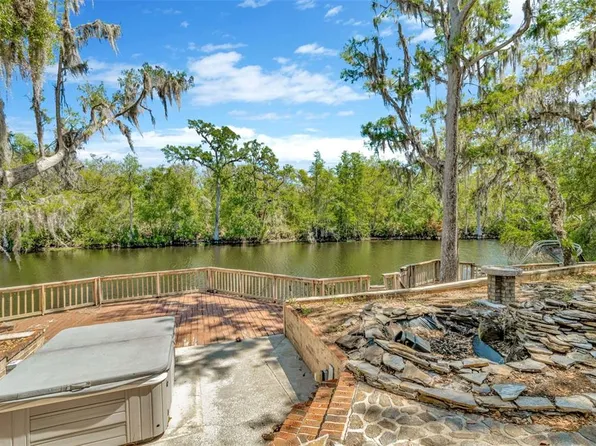 1401 N Riverhills Dr, Temple Terrace, FL 33617