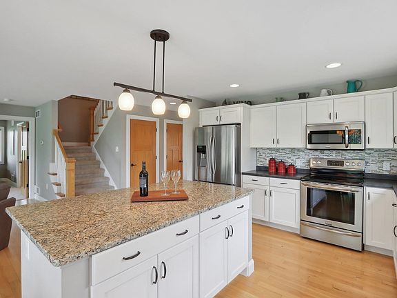 3rd image of 226 N Mallard Dr