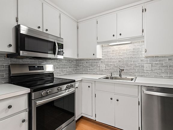 2nd image of 1 Centre St APT 9