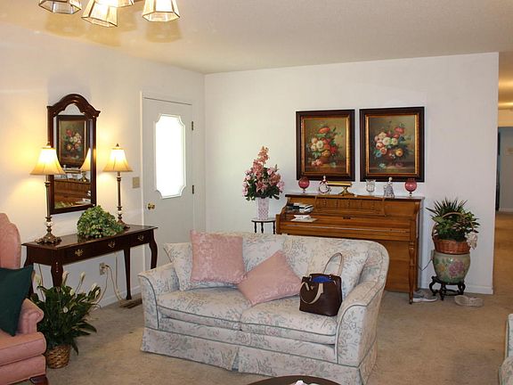 3rd image of 198 Hillcrest Dr