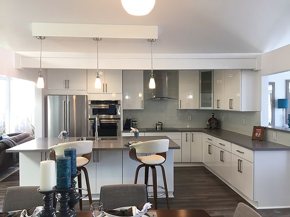 Gourmet kitchen 