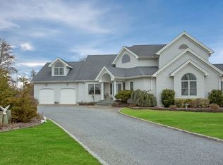 23 Overlea Ct, Bay Shore, NY 11706