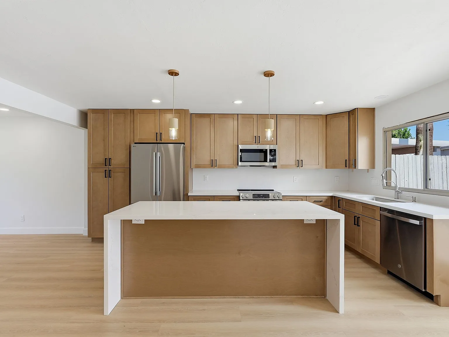 3 bed, 1298 sqft, $3,250 — Photo 2
