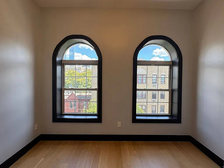 41 Van Wagenen Ave #4L — Photo 11