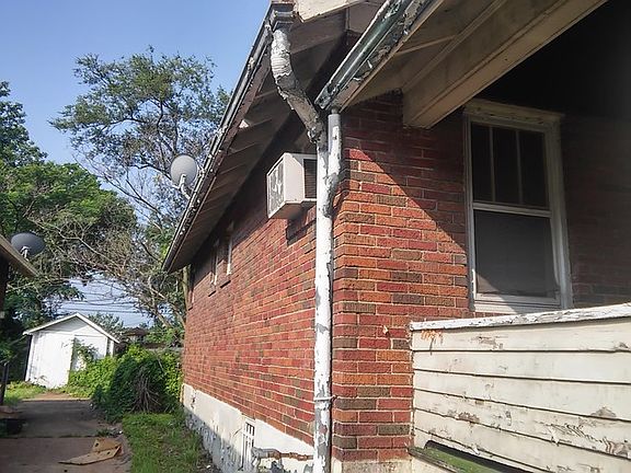 4th image of 7922 Page Ave