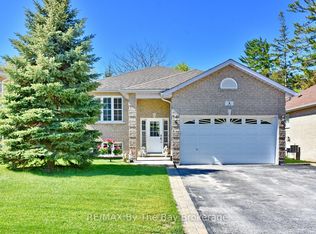 4 Anthony St, Wasaga Beach, ON L9Z2N4