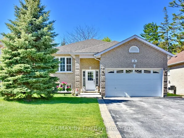 4 Anthony St, Wasaga Beach, ON L9Z 2N4