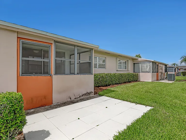 2747 Dudley Dr E #D — Photo 26
