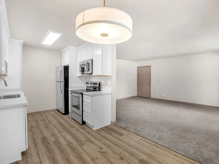 River Walk Apartments — Photo 10