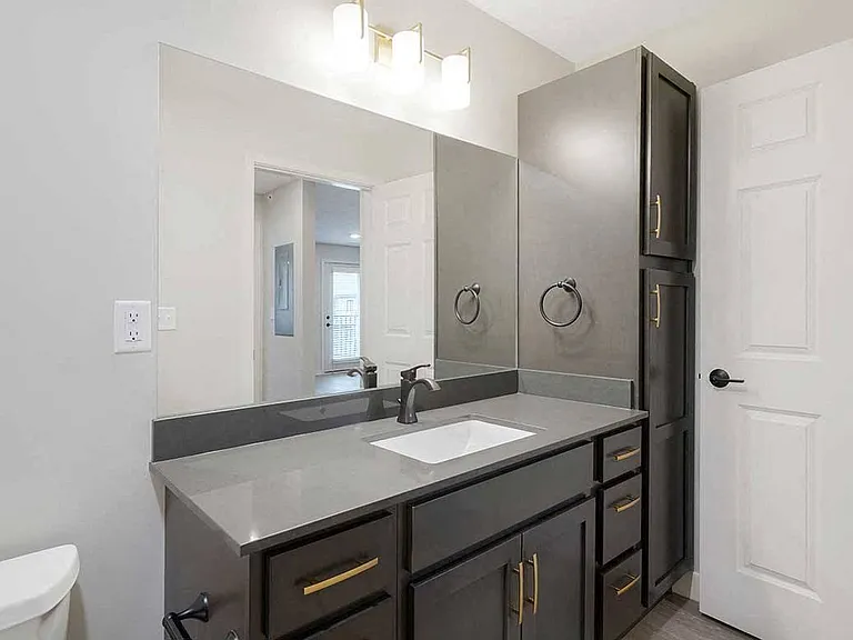 There's no shortage of storage space in our homes, especially in the bathrooms!