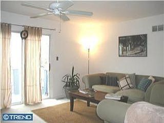 2nd image of 884 Sabina Cir