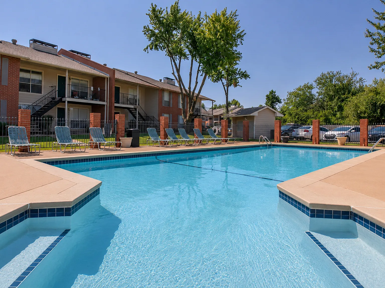 Willow Creek Apartments — Photo 2