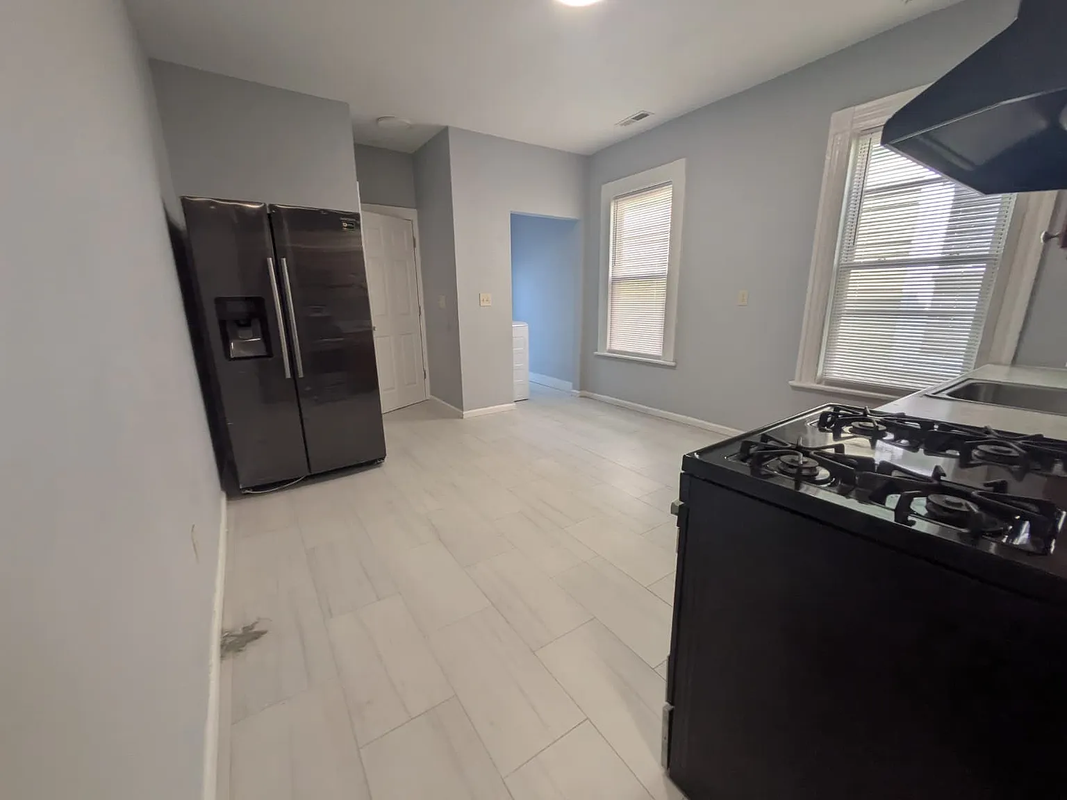 5 bed, $3,000 — Photo 2