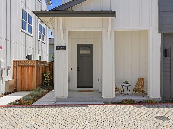 2nd image of 122 Sunnyside Ct