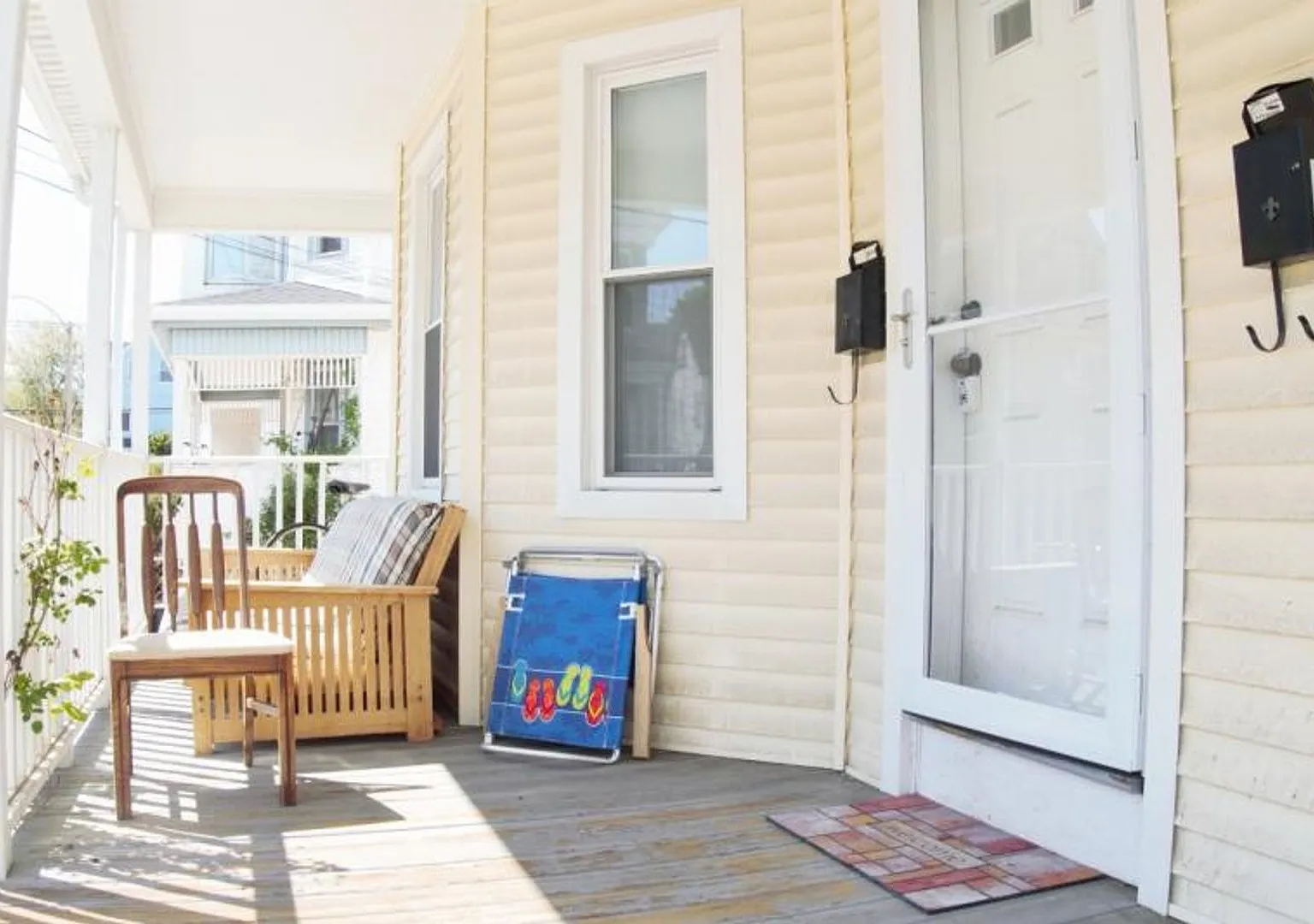No Brokers Fee, No Security Deposit, Porch, Eat-in Kitchen — Photo 2