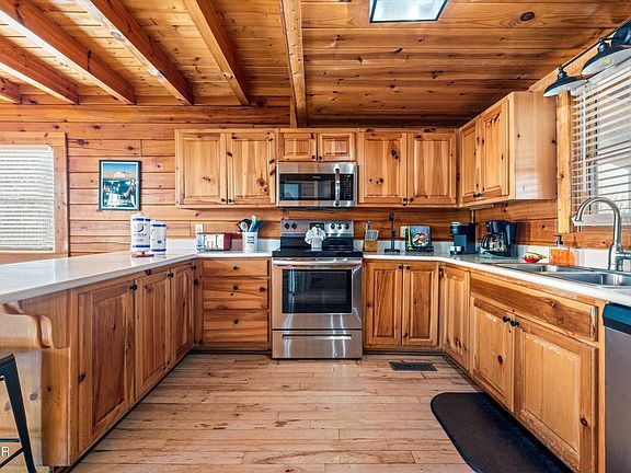 3rd image of 1559 Rainbow Ridge Way