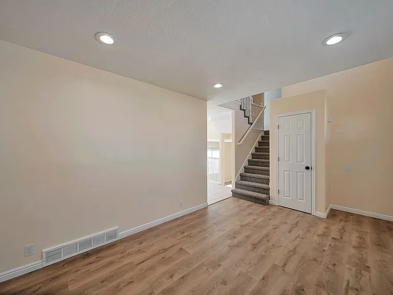 2255 W Red Robin Rd — Photo 10